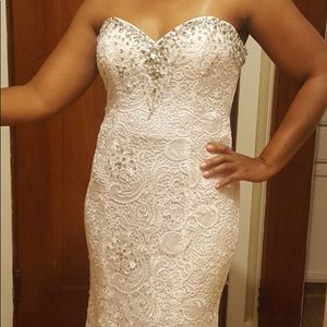 Medium sized Wedding/Formal Gown
